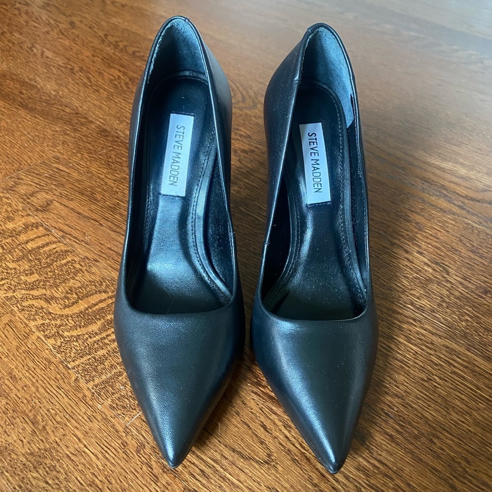 Steve Madden Vala Leather Black Pump
